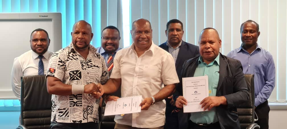 Mano pays tribute to Sir Moi