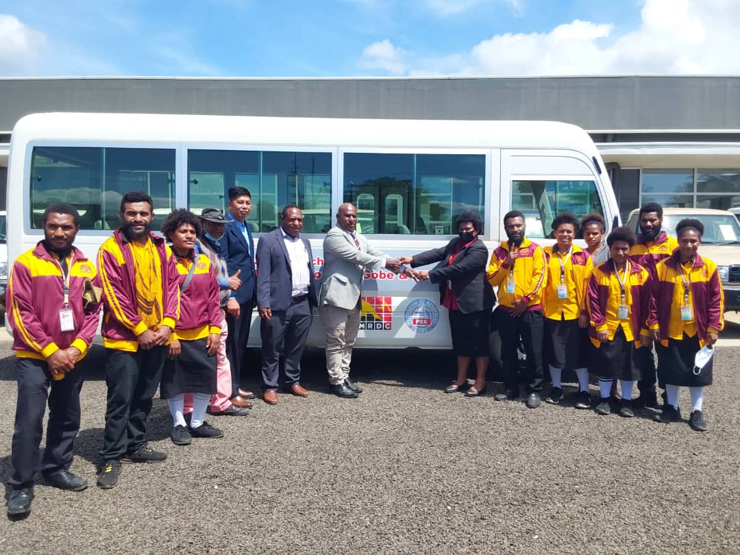 Mano pays tribute to Sir Moi